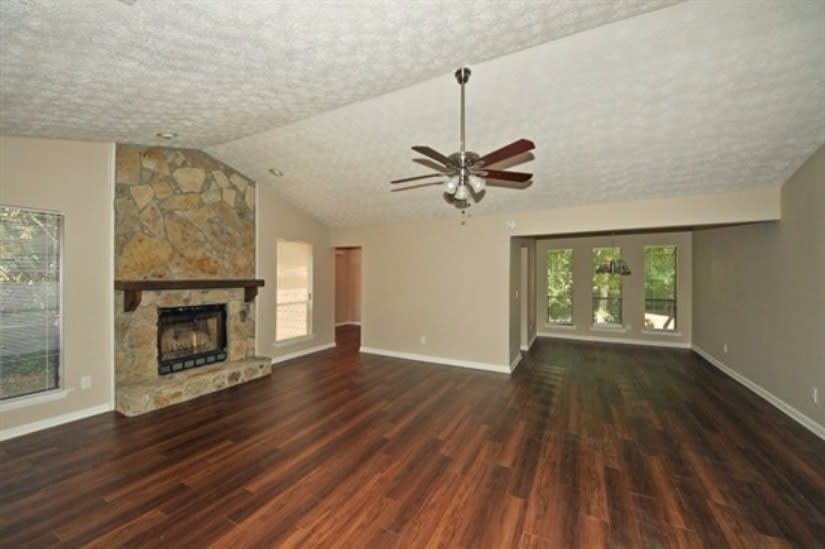 2399 Stonebridge Ln photo 2