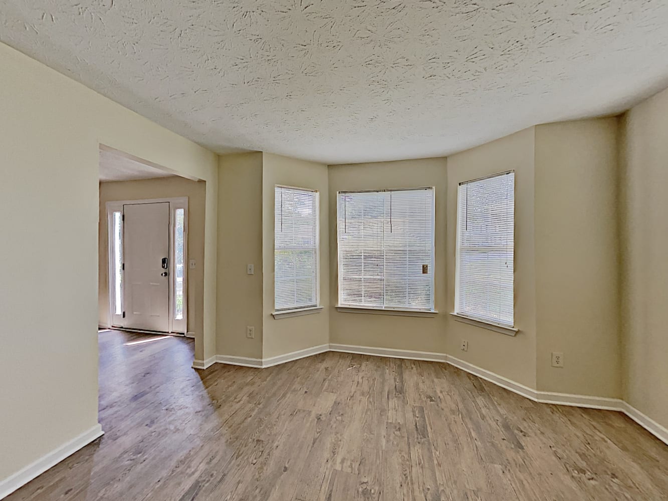 2802 Crestworth Ln photo 4
