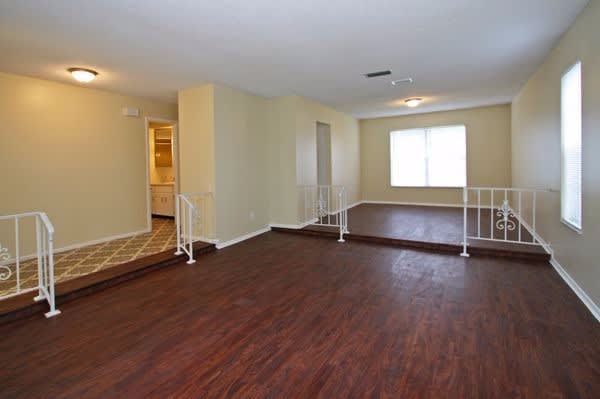 959 Apple Ln photo 2