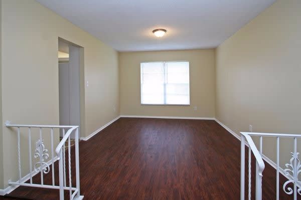 959 Apple Ln photo 4