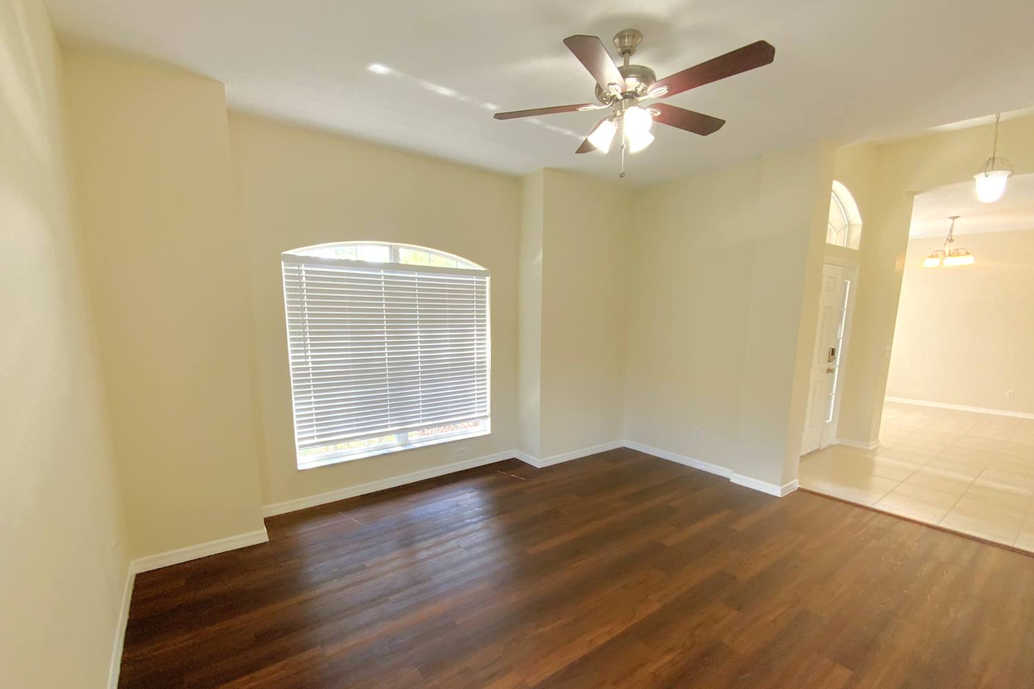 3237 Lorimar Ln photo 2