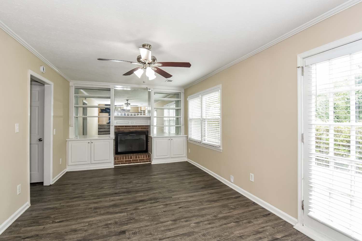 981 Flagg Way photo 4