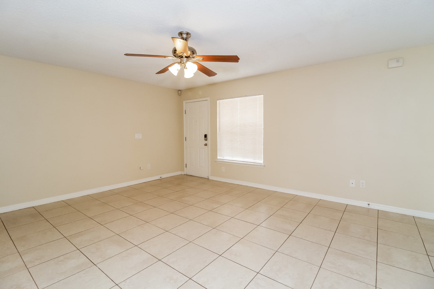 9857 Red Clover Ave photo 4