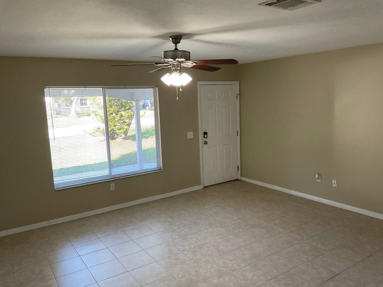 370 Epping Ct NE photo 2