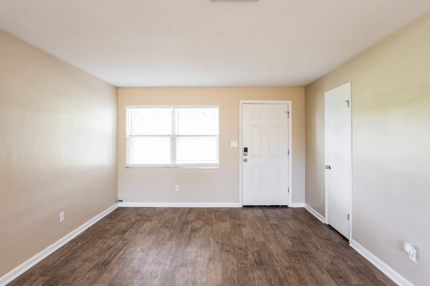 120 Citrus Blvd photo 4