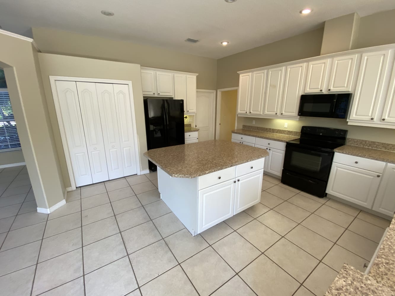 4924 Corfu Dr photo 4