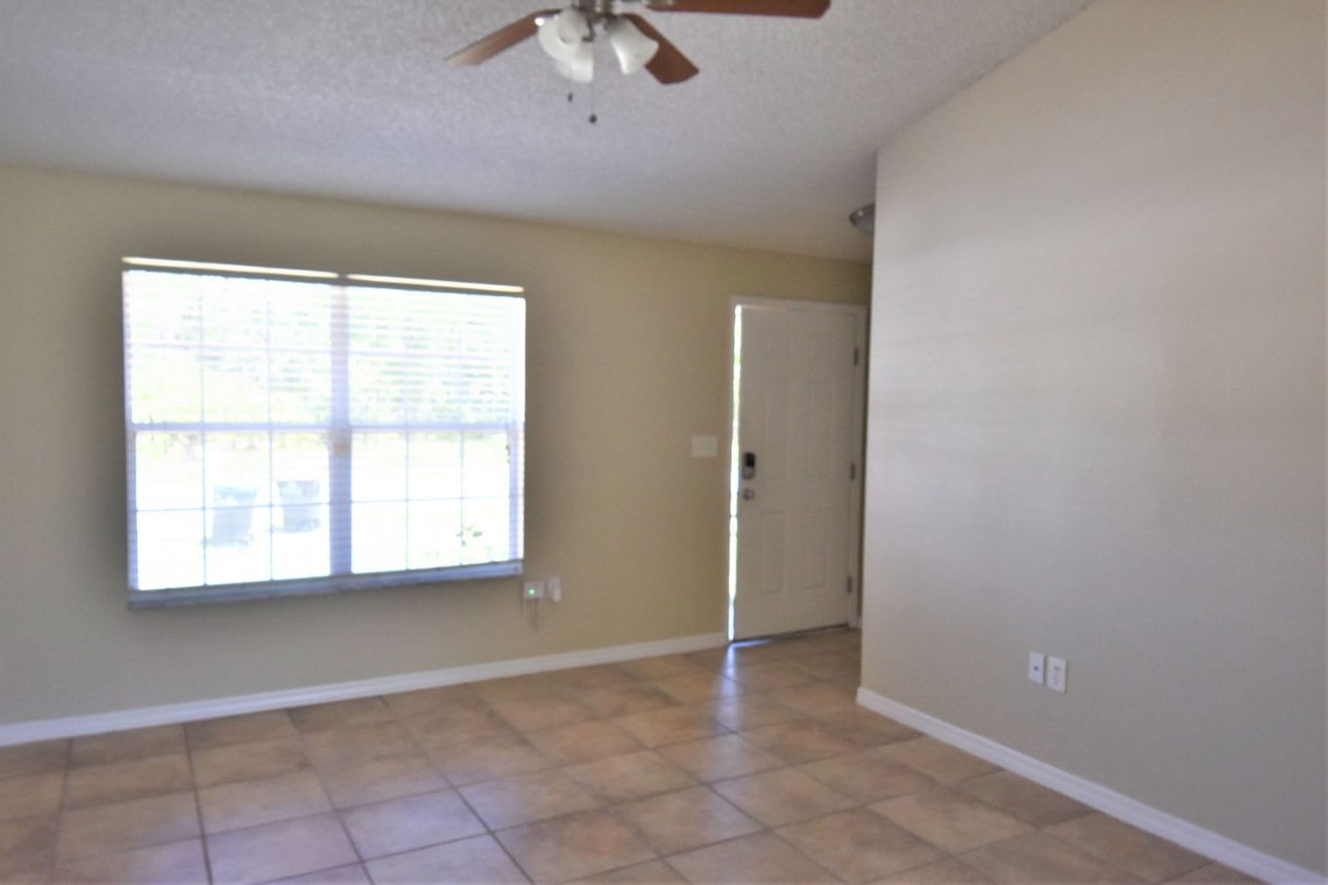 1786 Hydrangea Rd NW photo 2