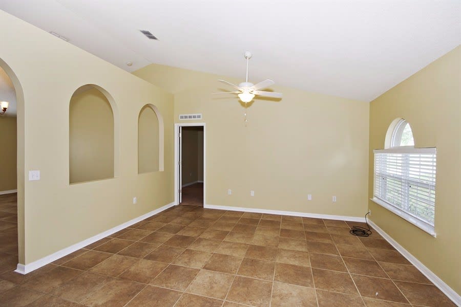 912 Jayhil Dr photo 3