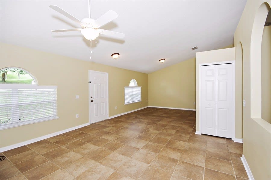 912 Jayhil Dr photo 2