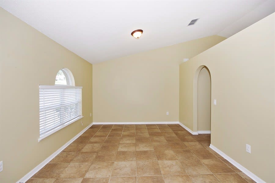 912 Jayhil Dr photo 4