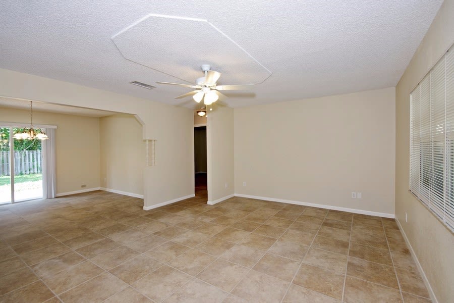2744 Corbusier Dr photo 3