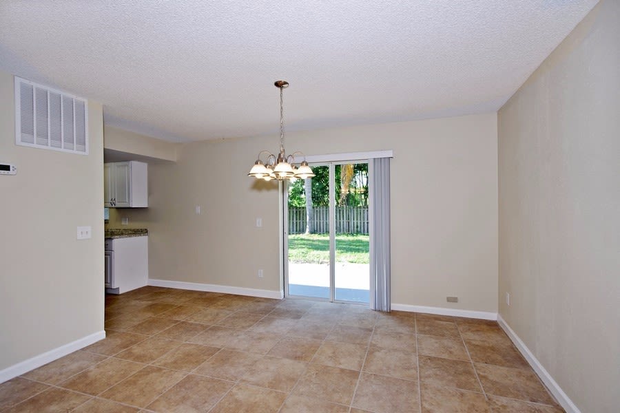 2744 Corbusier Dr photo 5
