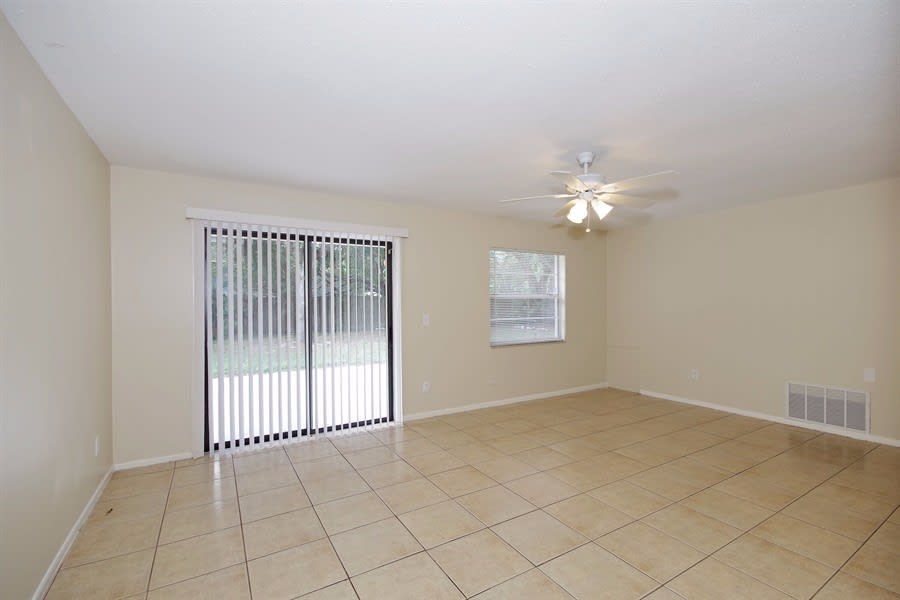 816 Walnut Pl photo 3