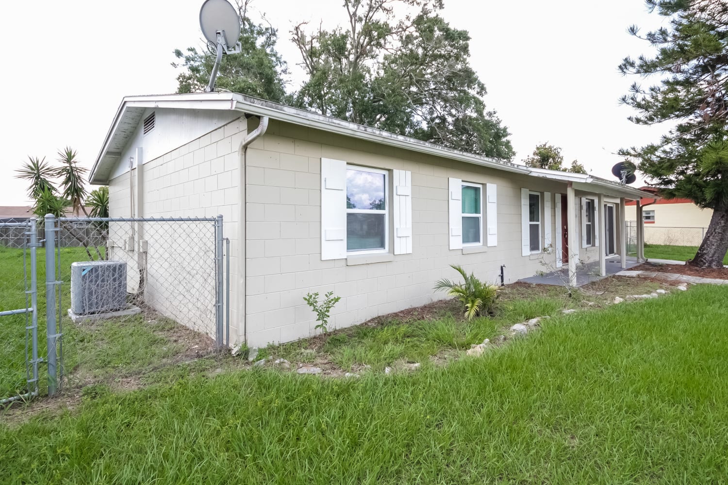 634 Marot St photo 3