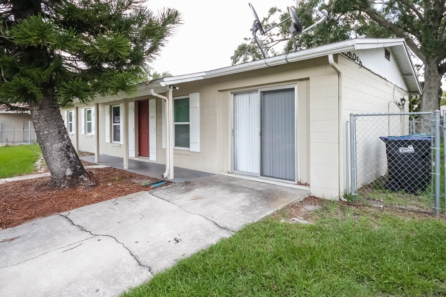 634 Marot St photo 2
