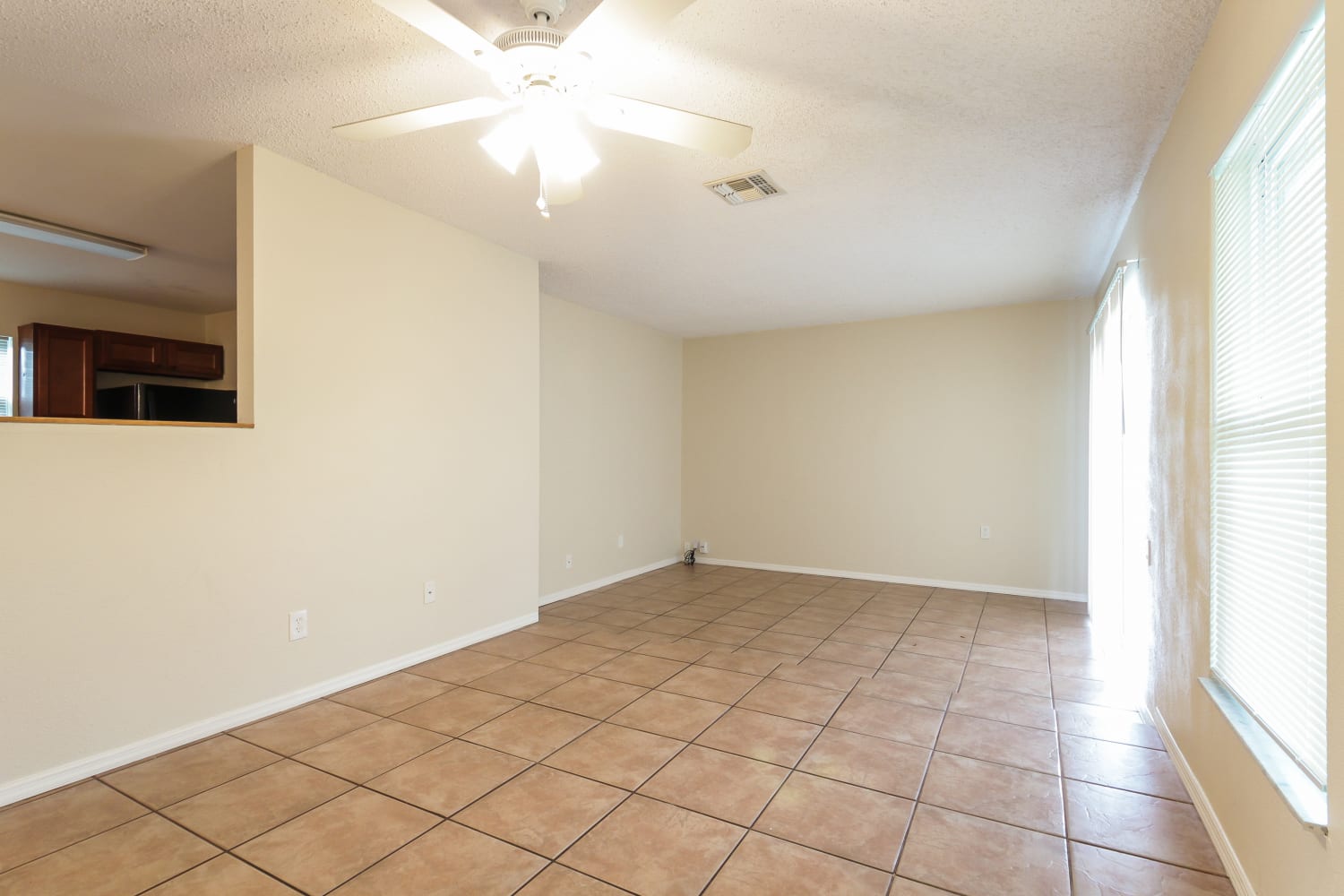 634 Marot St photo 5
