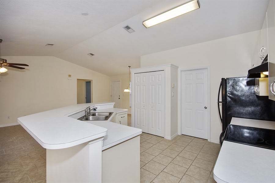 6040 Balboa St photo 4
