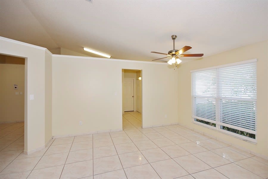 1000 Meller Way photo 4