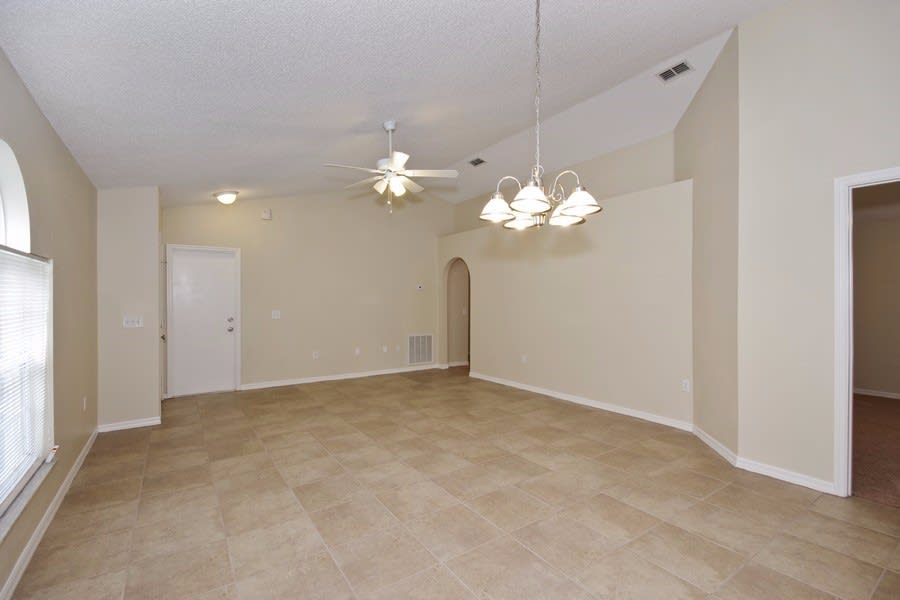 438 Cadenza Dr photo 4