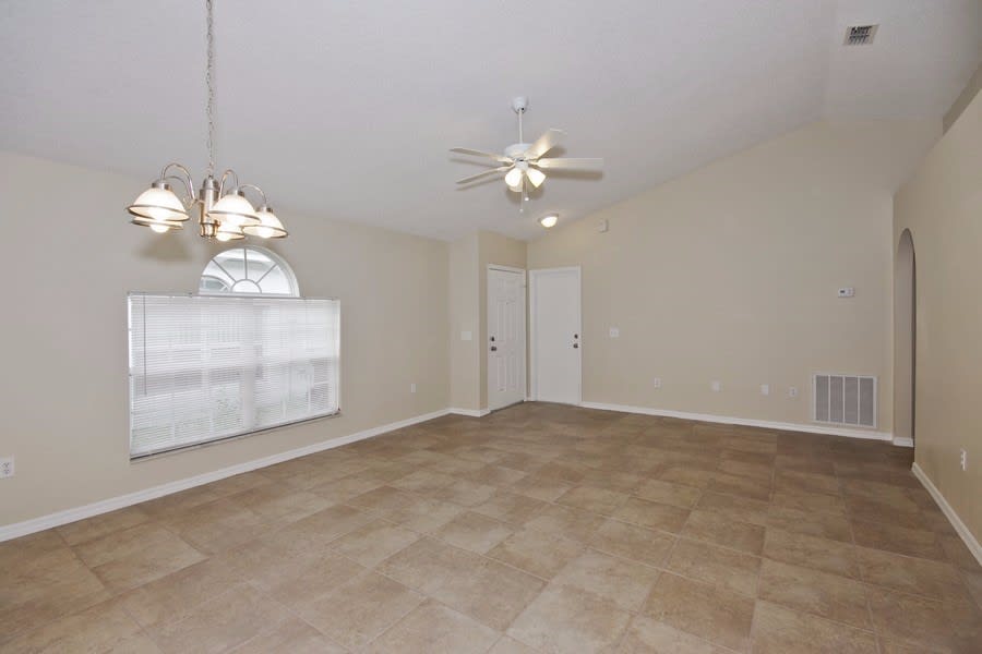 438 Cadenza Dr photo 3
