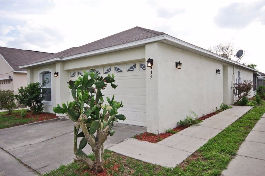 438 Cadenza Dr photo 2