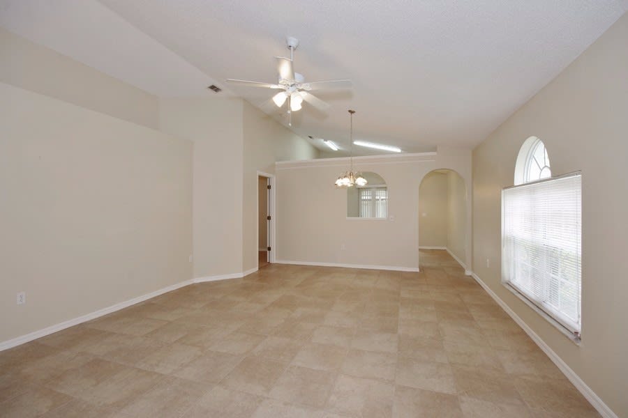 438 Cadenza Dr photo 5