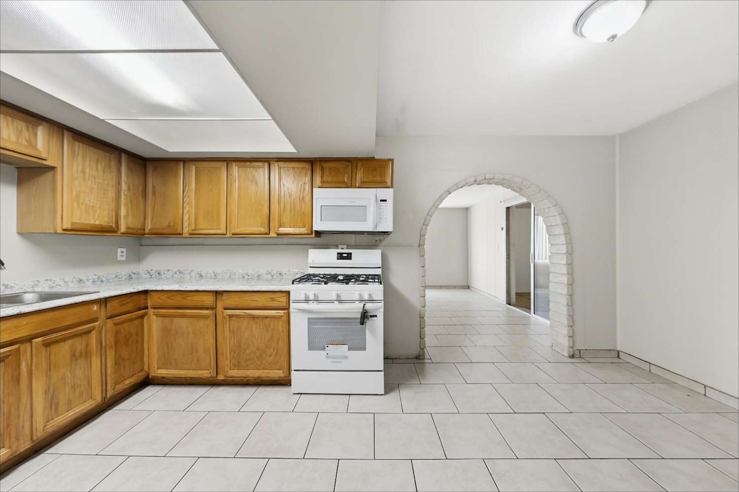 4147 W Flower St photo 4