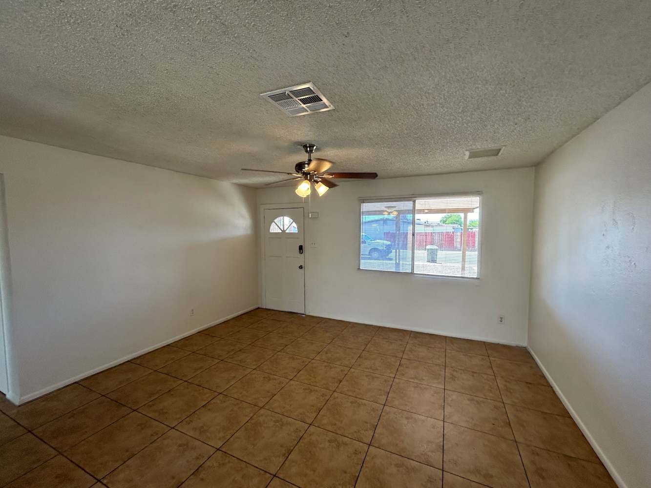 3007 N 79th Dr Phoenix, AZ 85033 photo 5