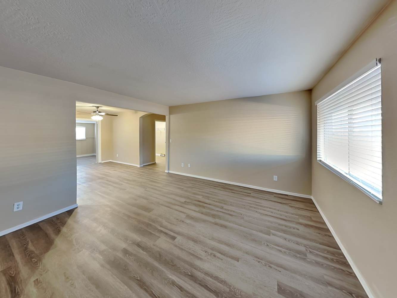 4107 W Desert Hills Dr photo 5