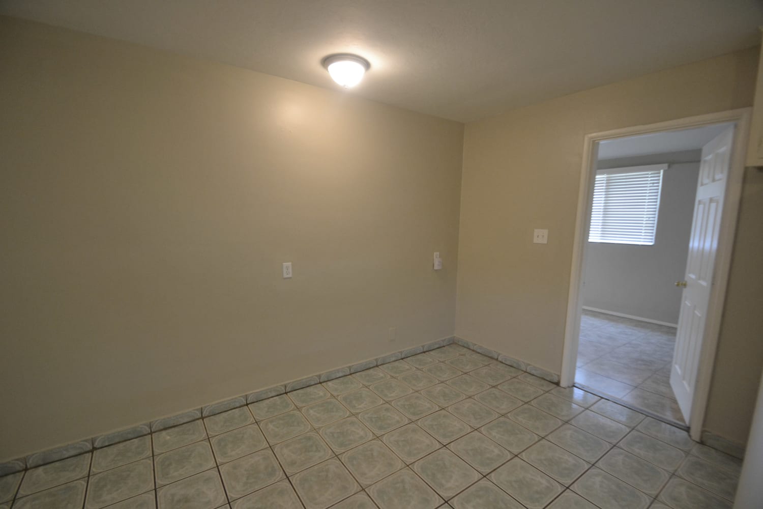 3630 E Oak St photo 3