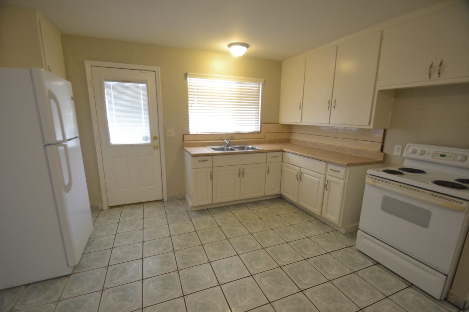 3630 E Oak St photo 4