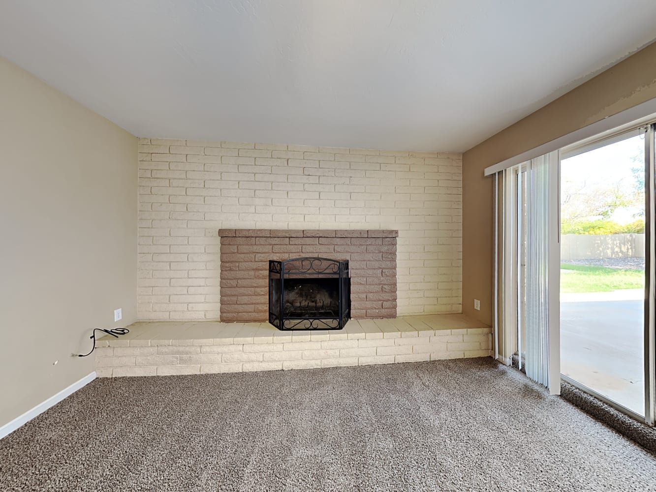14226 N 27th Dr photo 4
