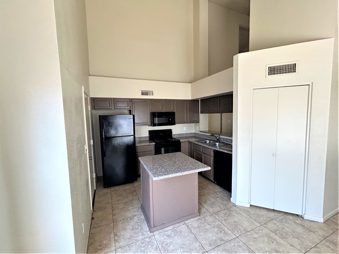 8850 W Fairmount Ave photo 4
