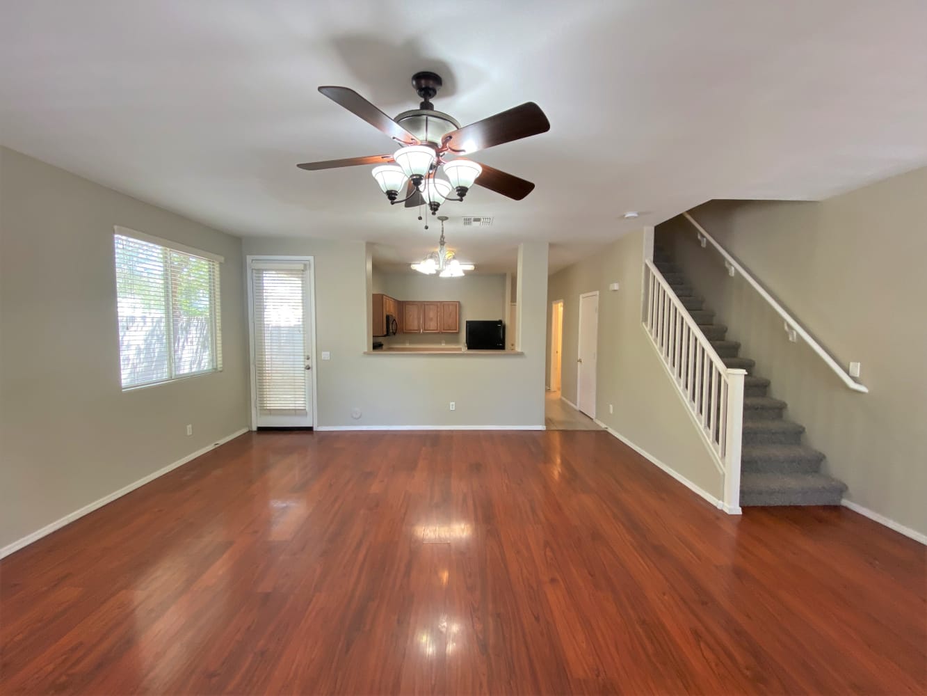 117 N 65th Ln photo 3