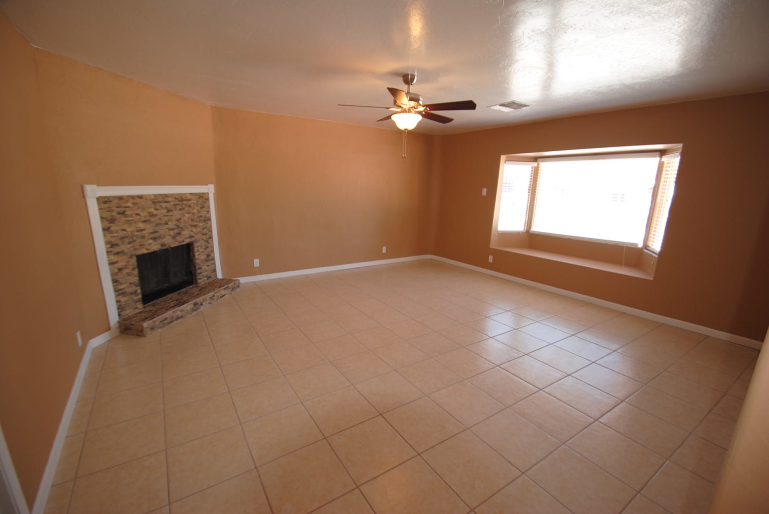 907 N Wedgewood Dr photo 3