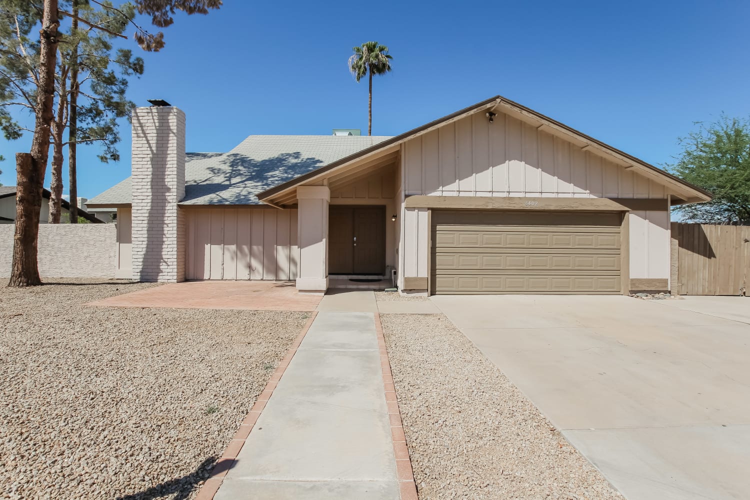4402 W Crocus Dr photo 2