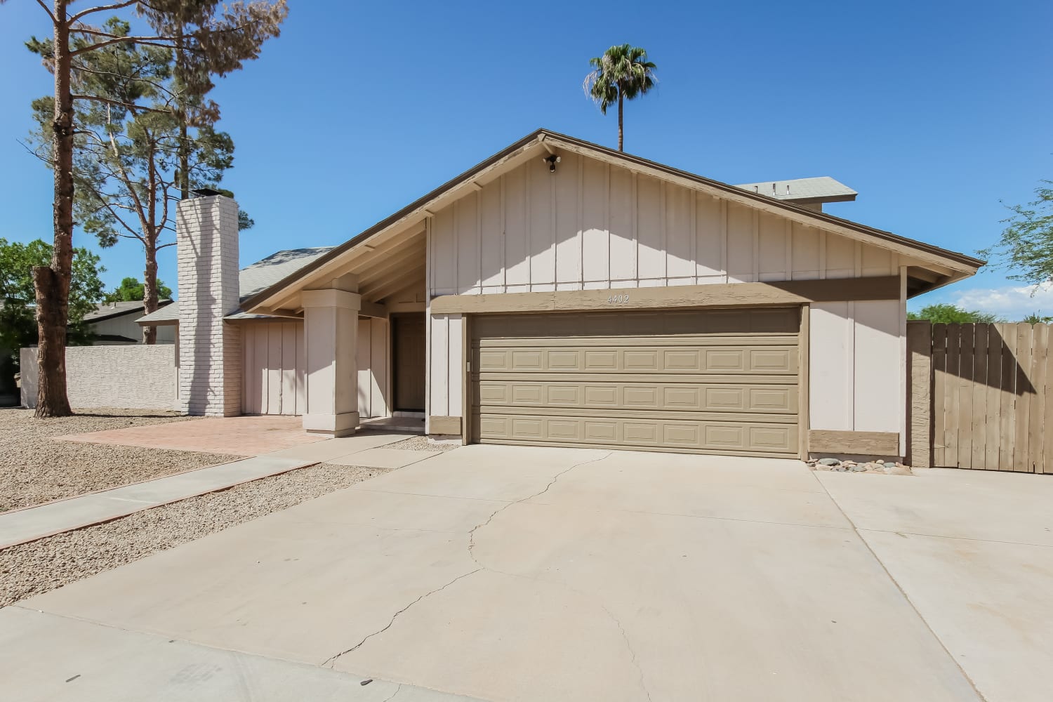 4402 W Crocus Dr photo 3