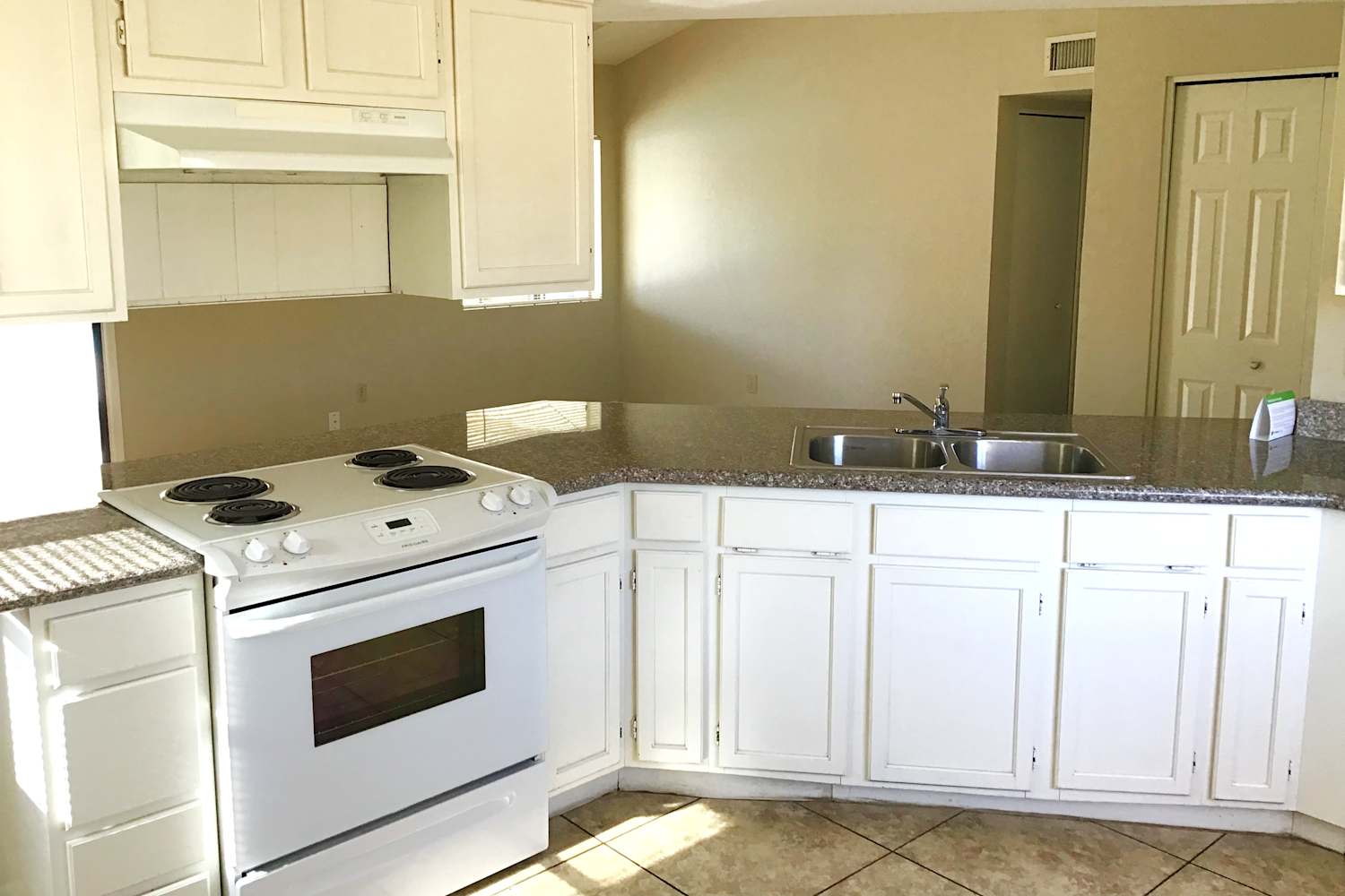 6532 W Sandra Ter photo 3