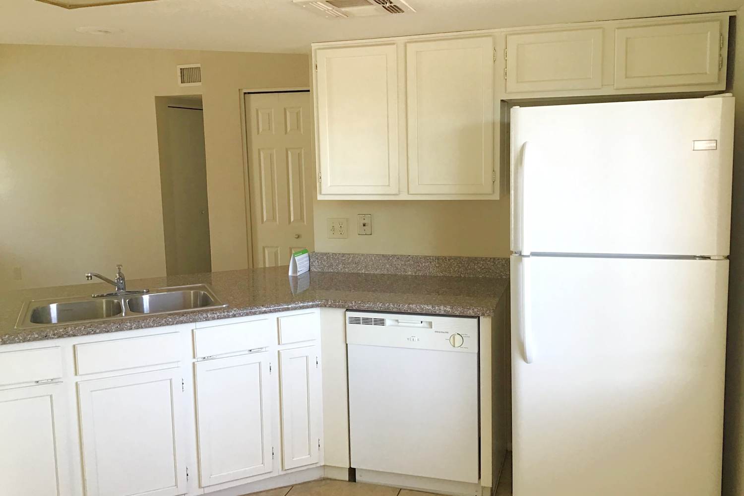 6532 W Sandra Ter photo 4