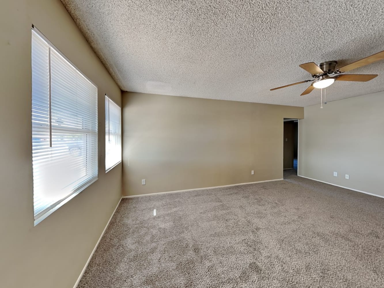 2410 W Lupine Ave photo 3