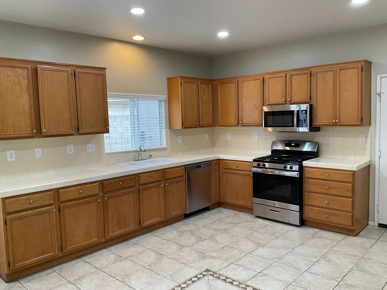26186 Lawrence Union Dr photo 4