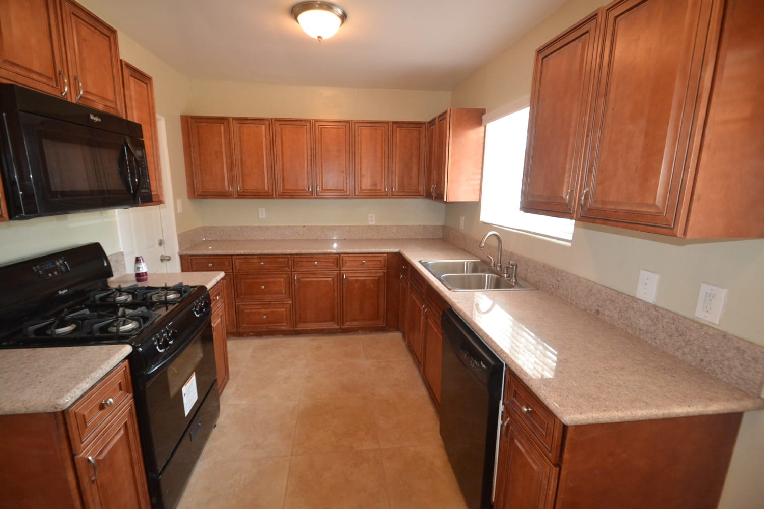 15309 Kingsbury St photo 5