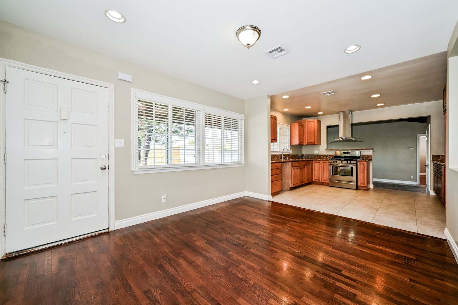7800 Radford Ave photo 4