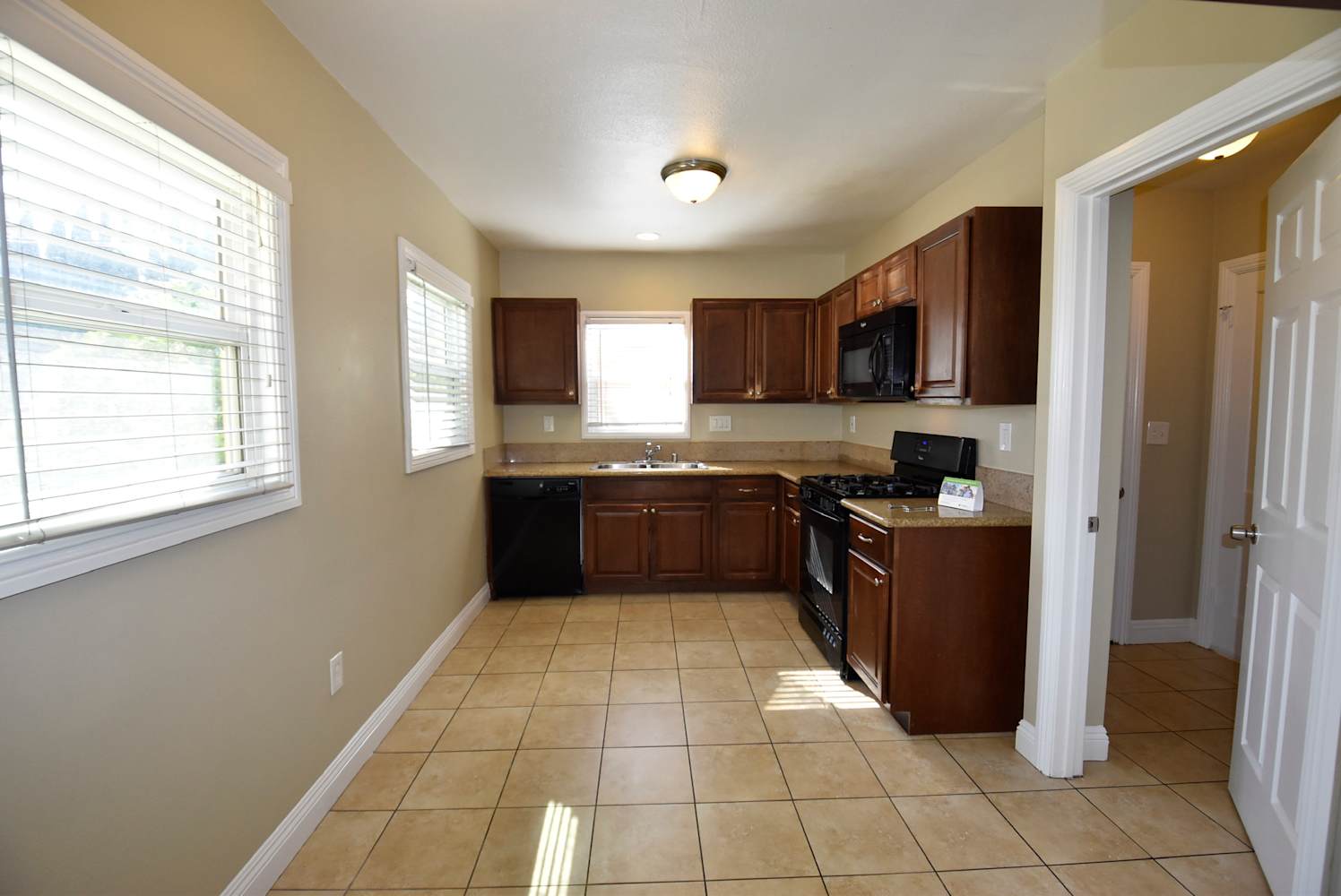 1221 E Roosevelt Rd photo 4