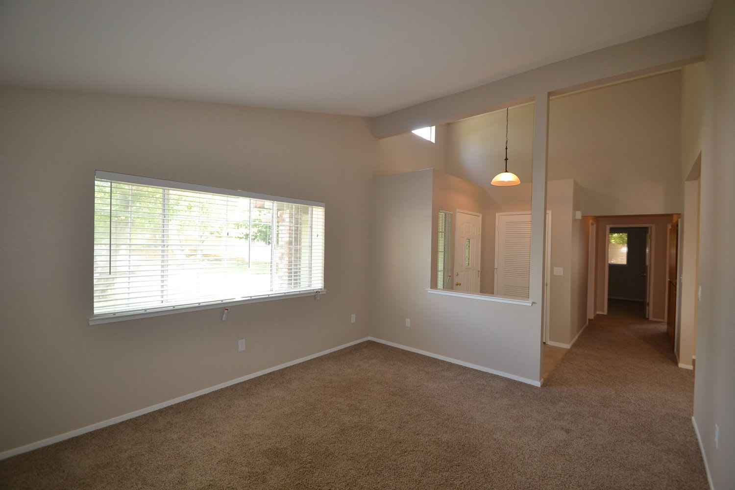 311 Hampshire Ct photo 4