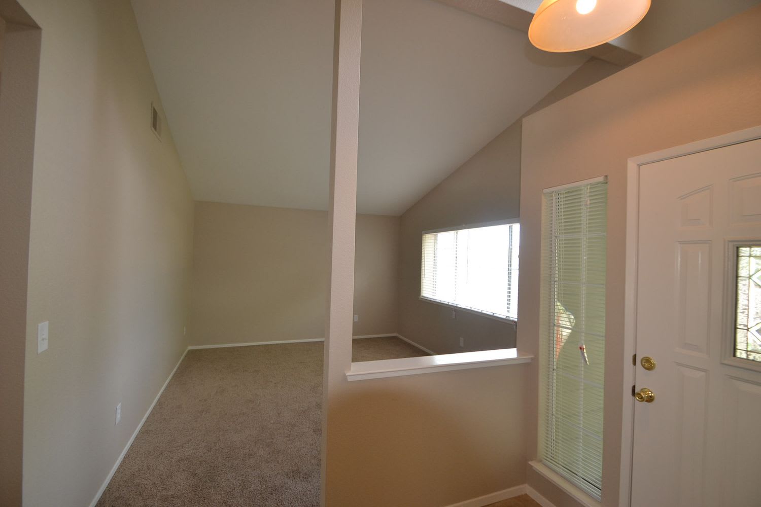 311 Hampshire Ct photo 3