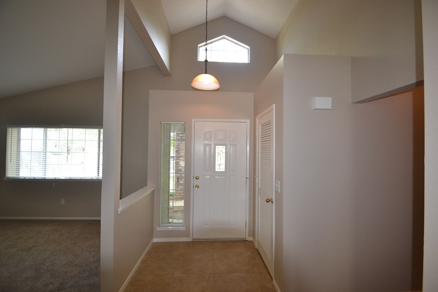 311 Hampshire Ct photo 2