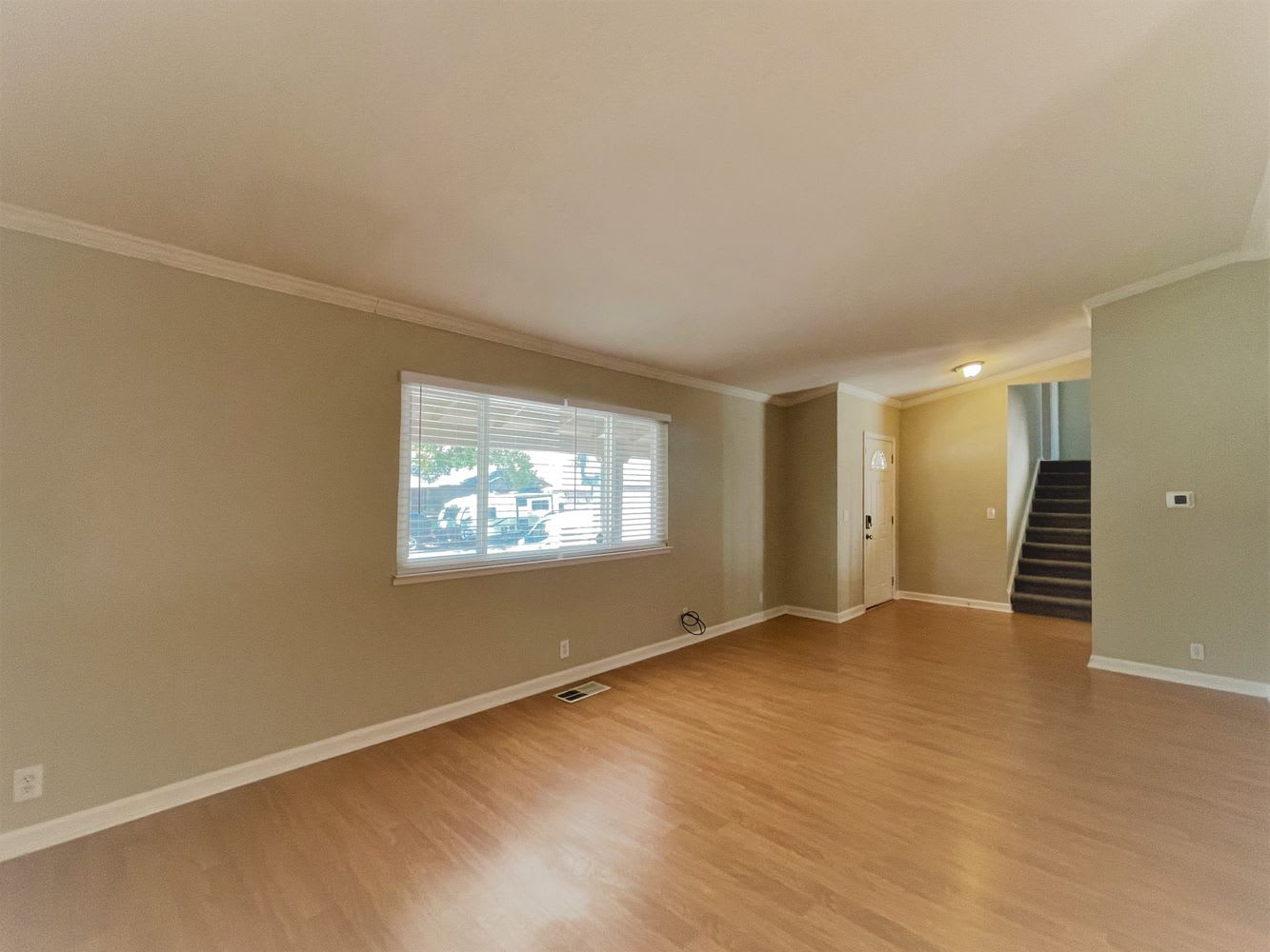 385 Woodside Cir photo 2