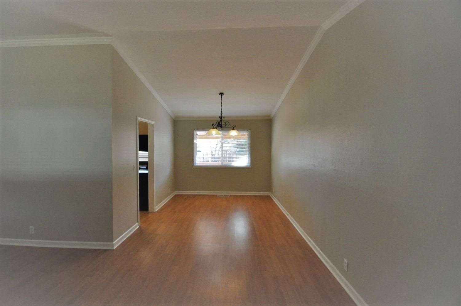 385 Woodside Cir photo 4