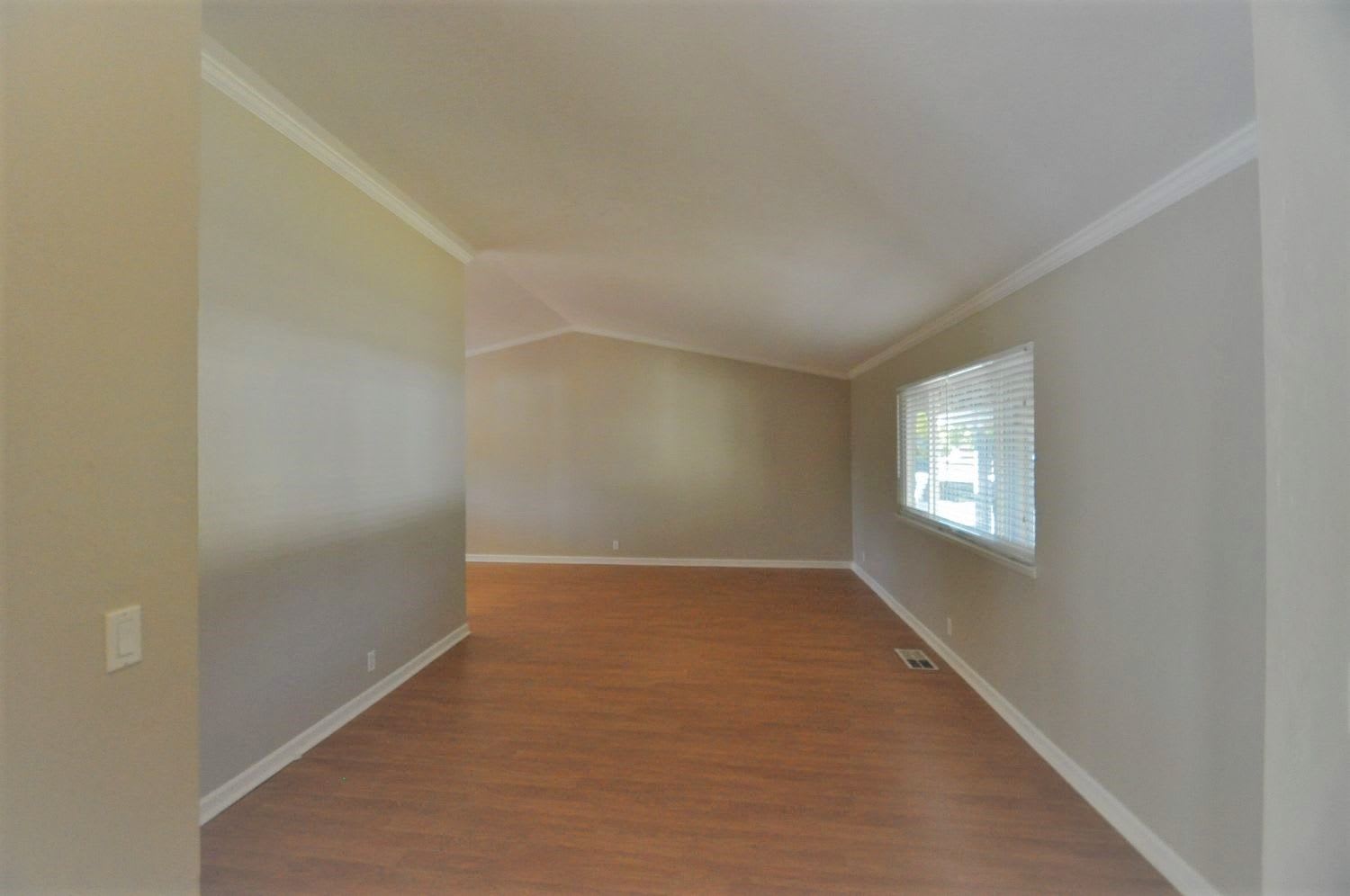 385 Woodside Cir photo 3